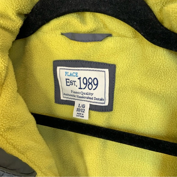 Children’s Place Boys Quilted Gray and Yellow Zip Up Puffer Vest Jacket - Picture 8 of 9